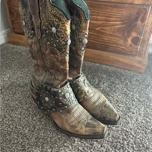 Corral Brown Embroidered Cowboy Boots